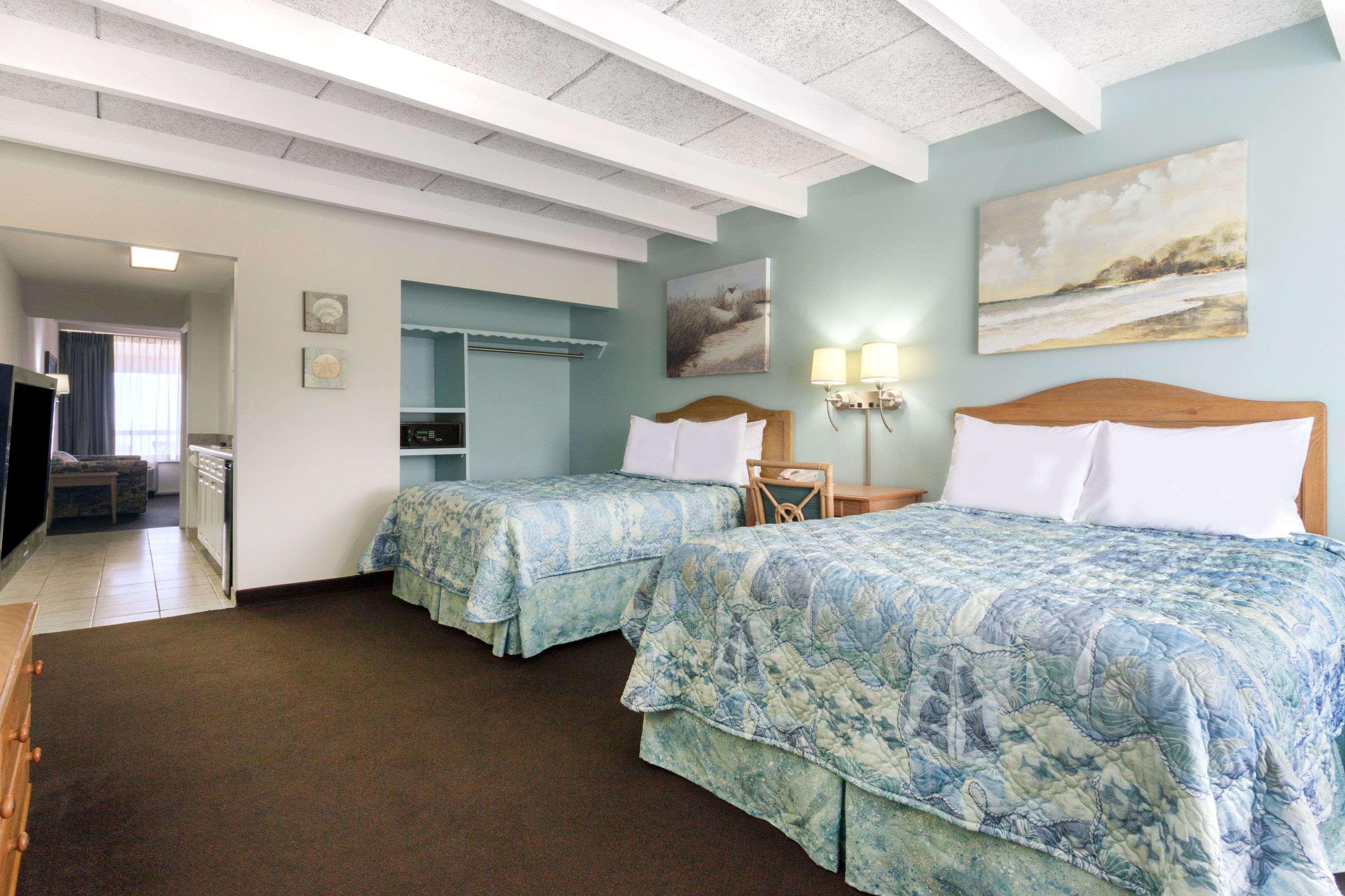 Days Inn & Suites By Wyndham Jekyll Island Exterior photo