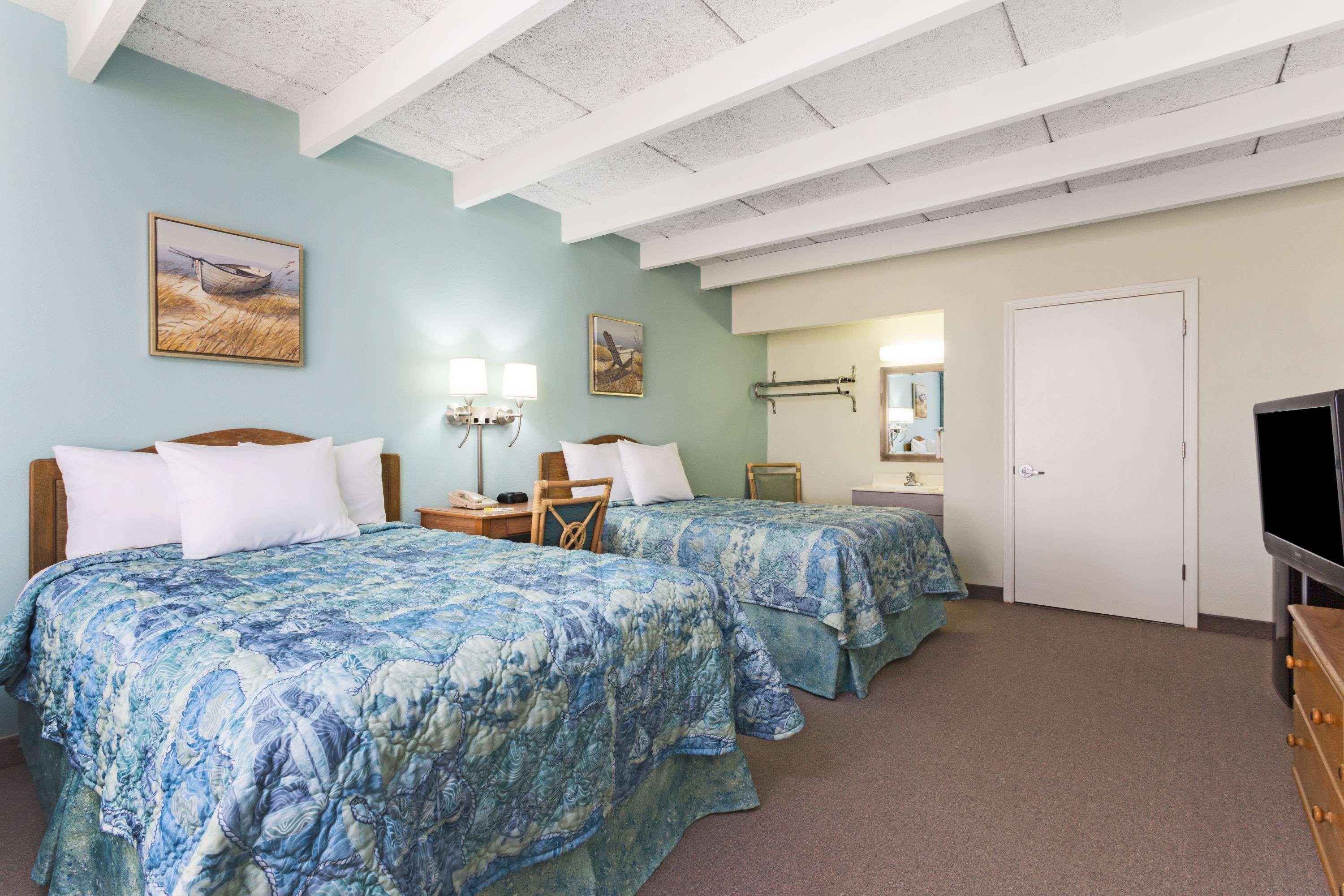 Days Inn & Suites By Wyndham Jekyll Island Exterior photo