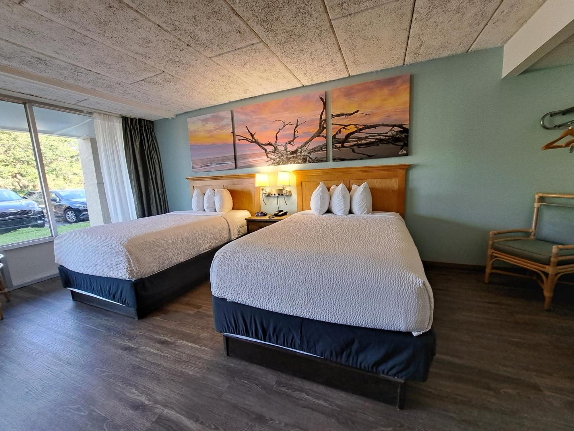 Days Inn & Suites By Wyndham Jekyll Island Exterior photo