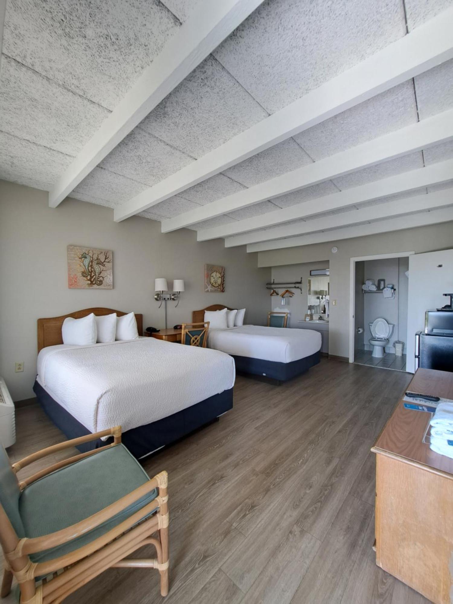 Days Inn & Suites By Wyndham Jekyll Island Exterior photo