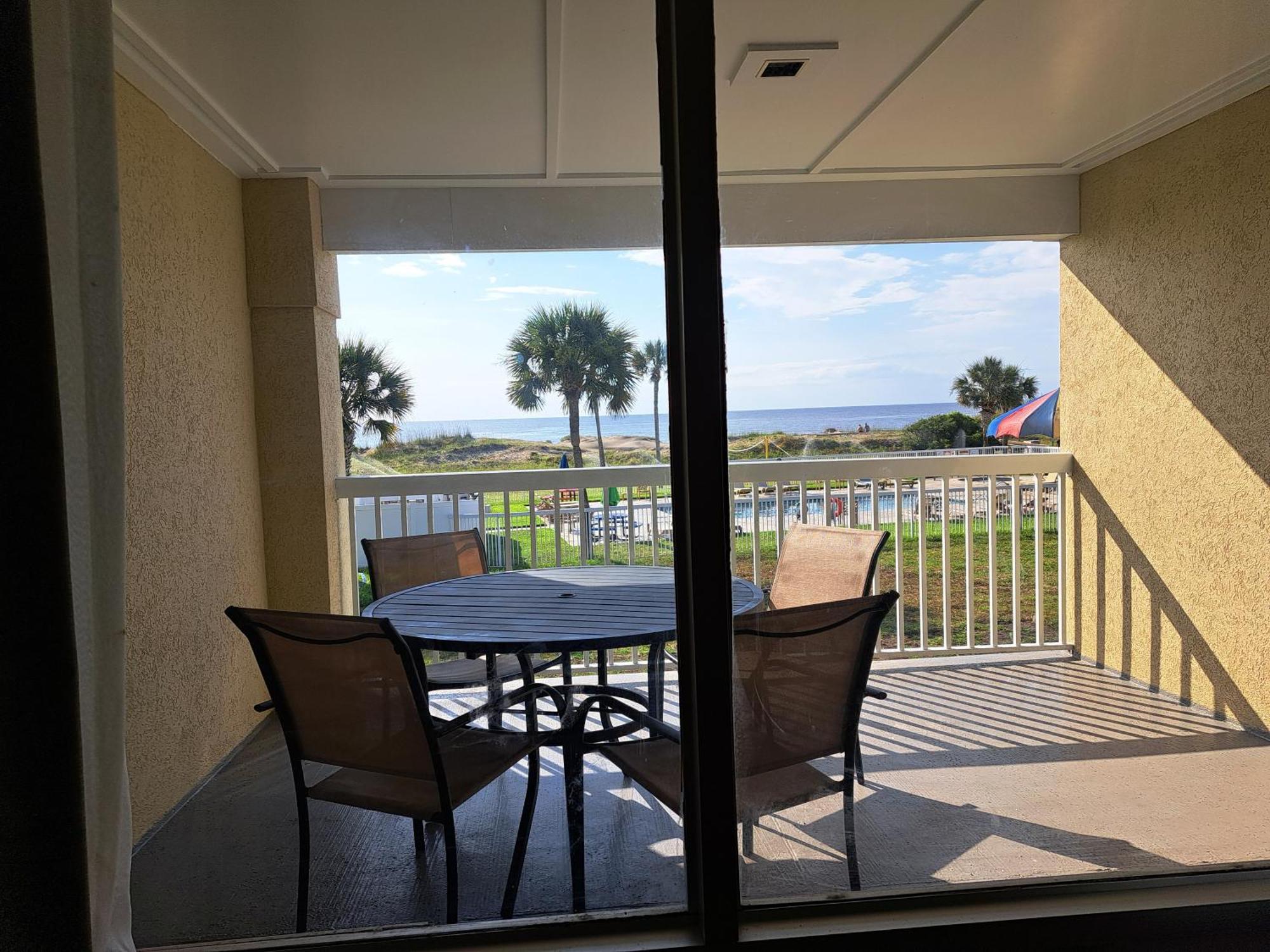 Days Inn & Suites By Wyndham Jekyll Island Exterior photo