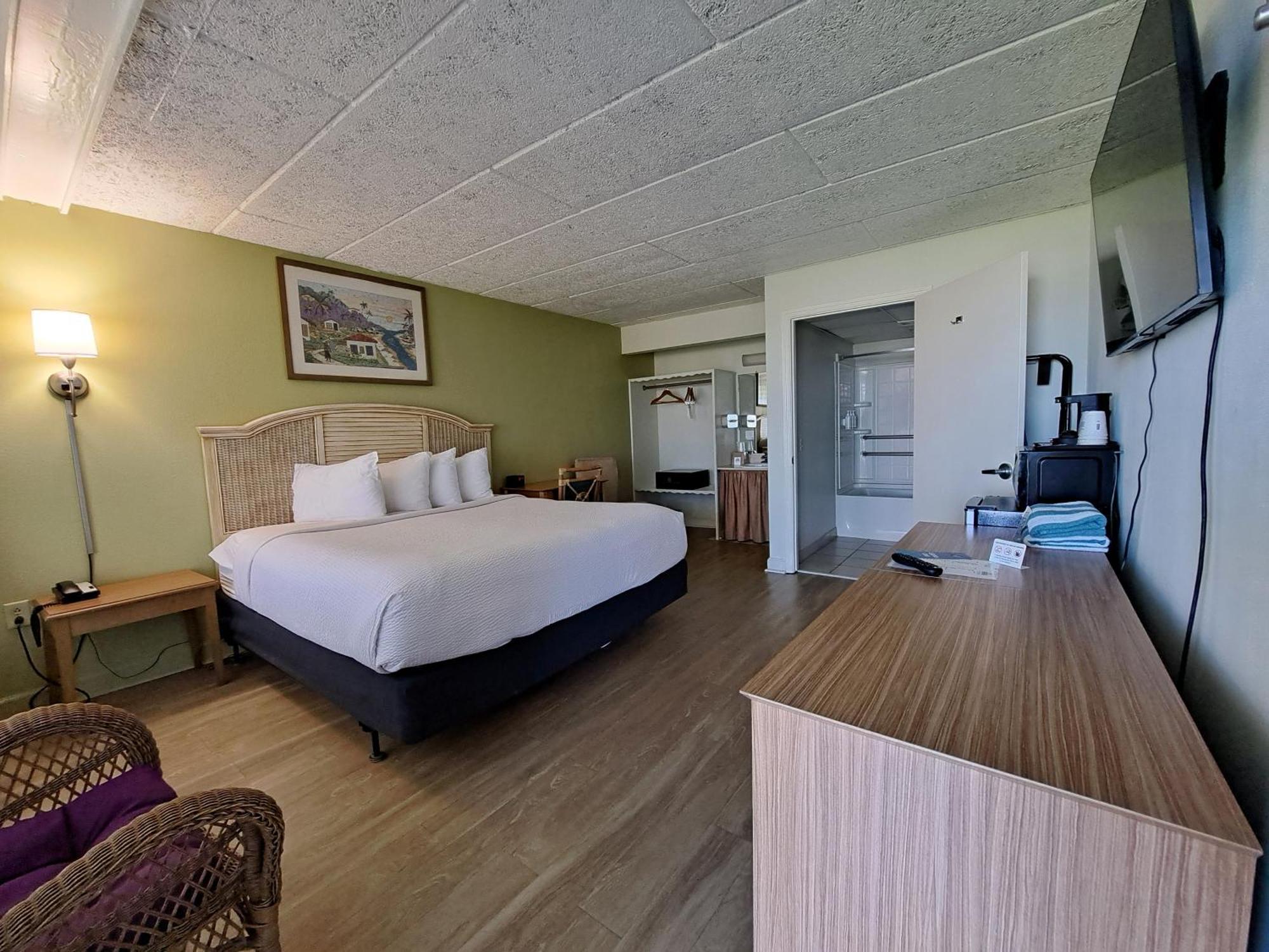 Days Inn & Suites By Wyndham Jekyll Island Exterior photo