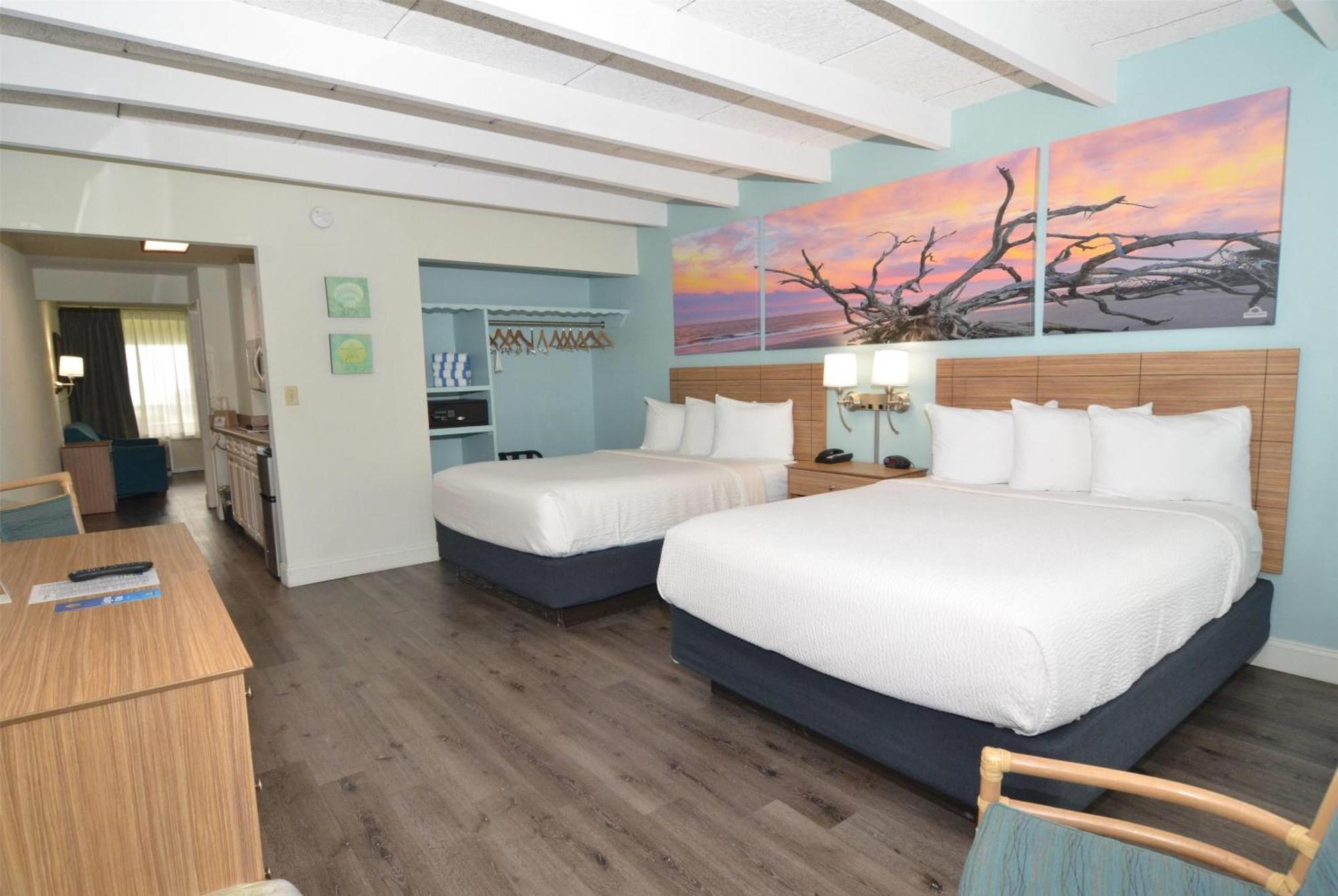 Days Inn & Suites By Wyndham Jekyll Island Exterior photo