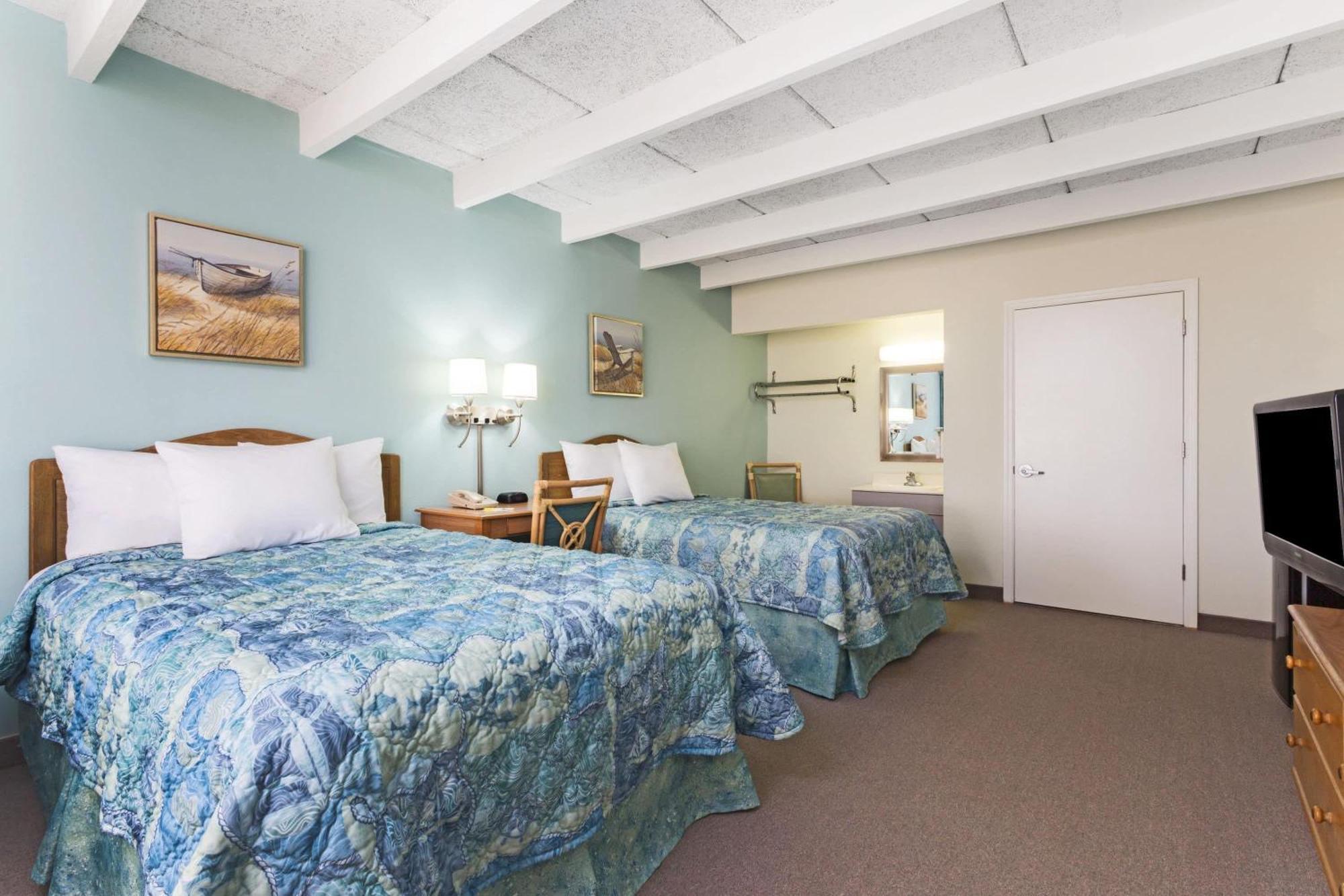 Days Inn & Suites By Wyndham Jekyll Island Exterior photo