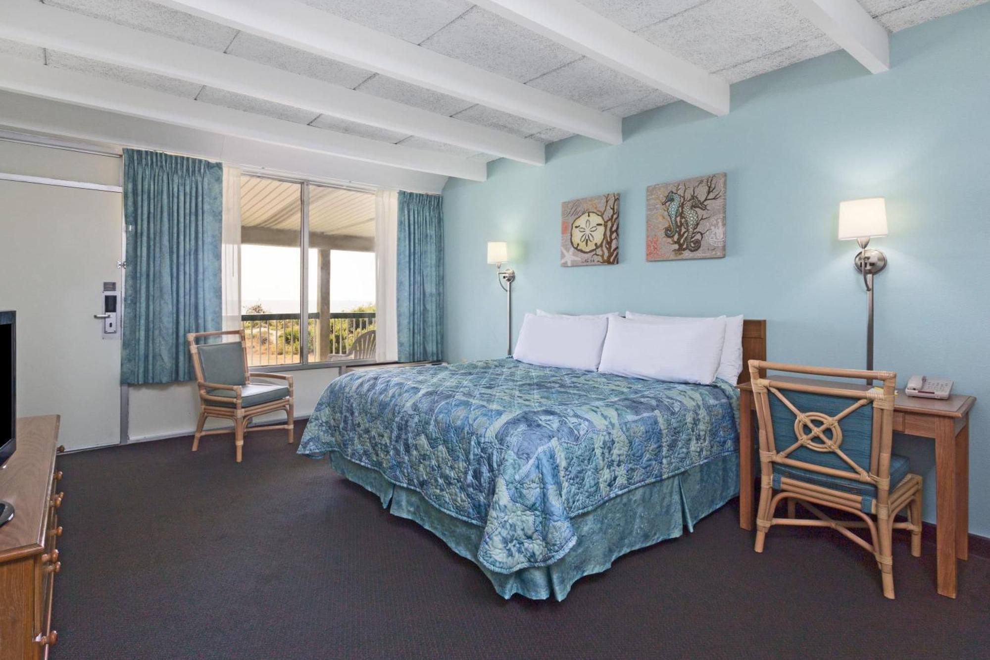 Days Inn & Suites By Wyndham Jekyll Island Exterior photo