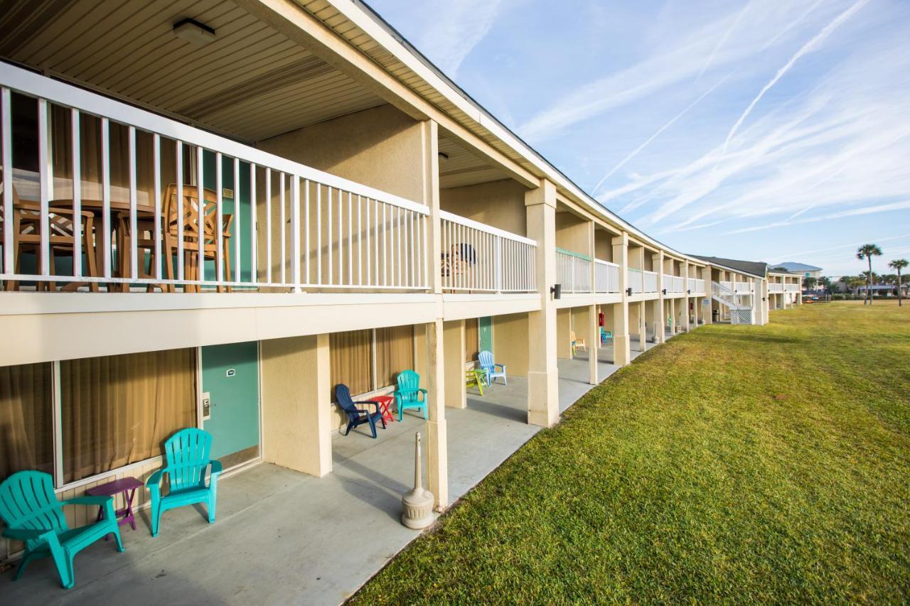 Days Inn & Suites By Wyndham Jekyll Island Exterior photo